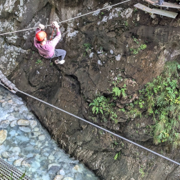 photo d'un client posté sur instagram en train de faire de la tyrolienne