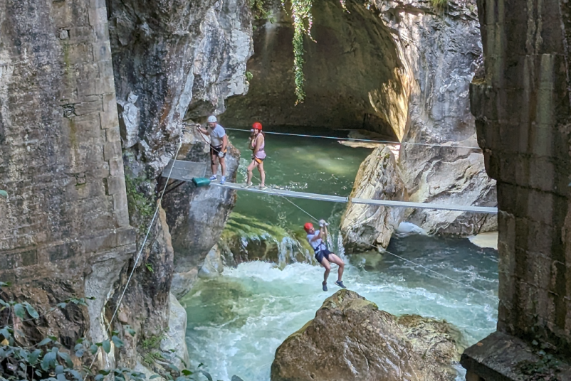 Parcours de tyroliennes et accrobranche à Laruns - Activités en hauteur pour toute la famille en Pyrénées